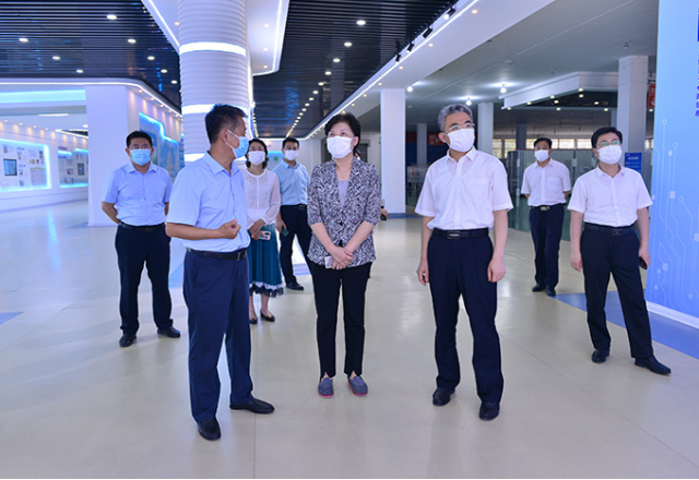 濟寧市政協(xié)主席、黨組書記霍媛媛到新風光公司調(diào)研